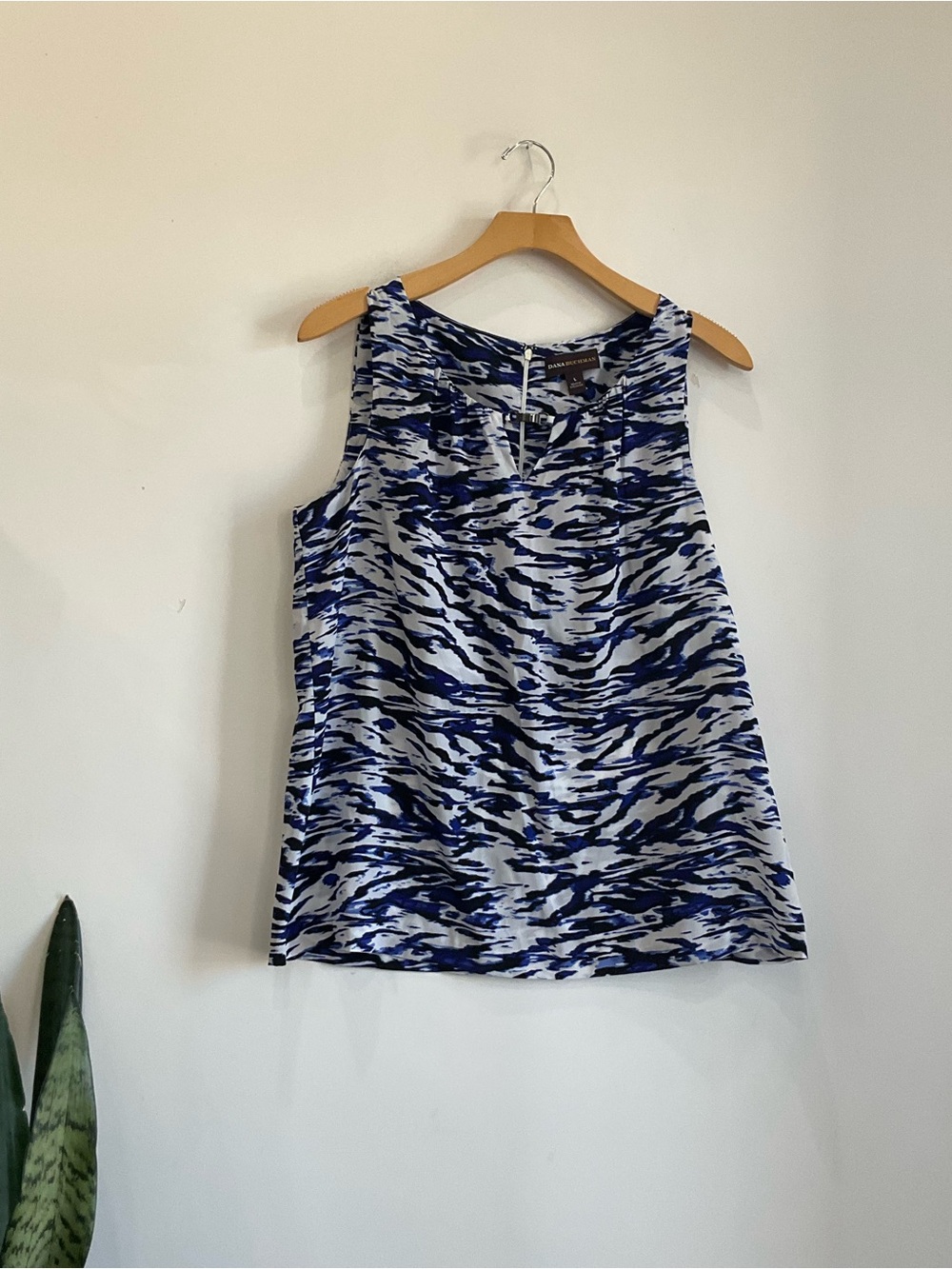 Dana Buchman Blue and White Printed Sleeveless Camisole